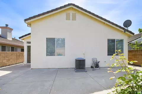Exterior - 326 Bartlett Ln, Vacaville, CA 95687 photo 10 of 10
