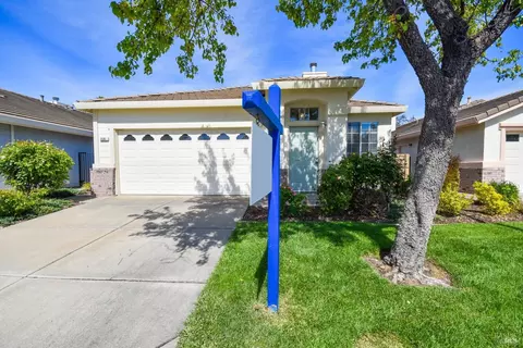 Exterior - 326 Bartlett Ln, Vacaville, CA 95687 photo 2 of 10