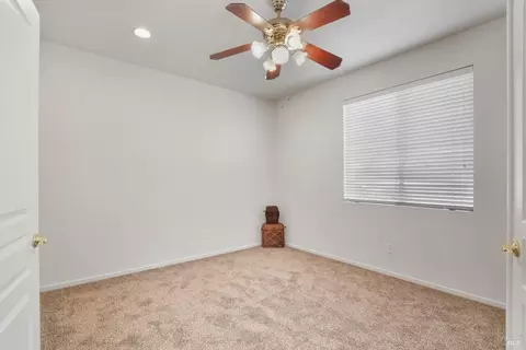 Bedroom - 326 Bartlett Ln, Vacaville, CA 95687 photo 3 of 9