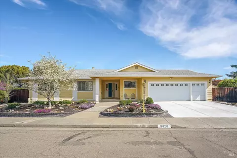 8820 Hood Mountain Way, Santa Rosa, CA 95409