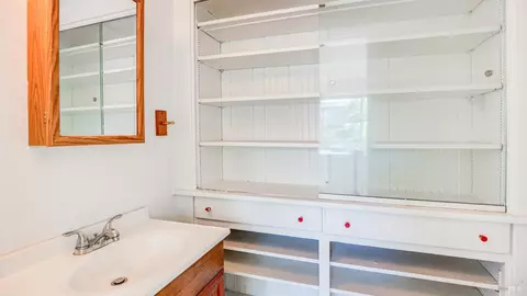 Bath - 501 Taylor St, Fairfield, CA 94533 photo 1 of 6