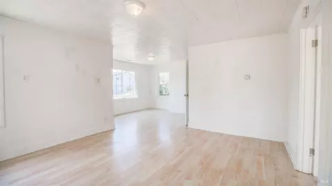 Living - 501 Taylor St, Fairfield, CA 94533 photo 1 of 6