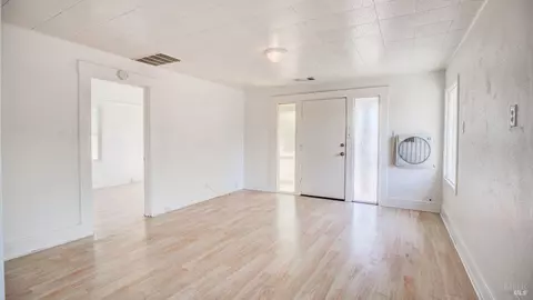 Living - 501 Taylor St, Fairfield, CA 94533 photo 2 of 6