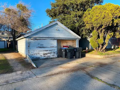 Exterior - 501 Taylor St, Fairfield, CA 94533 photo 4 of 10