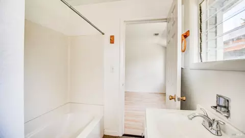 Bath - 501 Taylor St, Fairfield, CA 94533 photo 3 of 6
