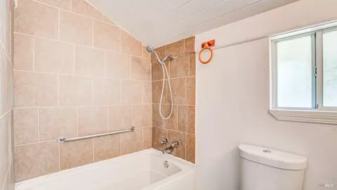 Bath - 501 Taylor St, Fairfield, CA 94533 photo 6 of 6