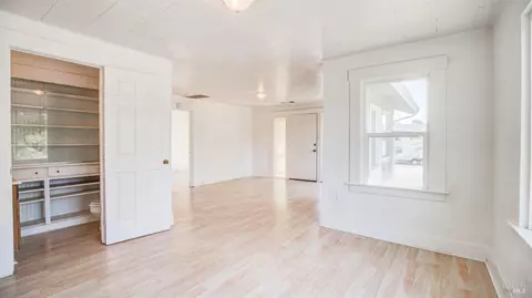 Living - 501 Taylor St, Fairfield, CA 94533 photo 5 of 6