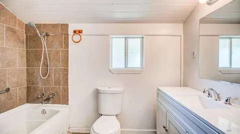 Bath - 501 Taylor St, Fairfield, CA 94533 photo 4 of 6