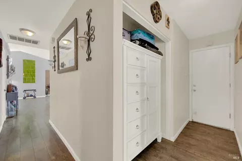 Entry Way - 1114 Ruby Dr, Vacaville, CA 95687 photo 2 of 2