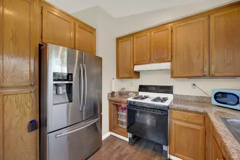 Kitchen - 1114 Ruby Dr, Vacaville, CA 95687 photo 4 of 7