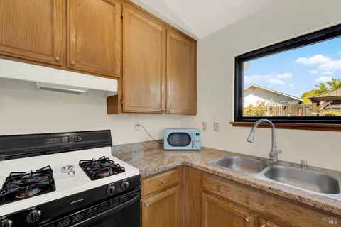 Kitchen - 1114 Ruby Dr, Vacaville, CA 95687 photo 6 of 7