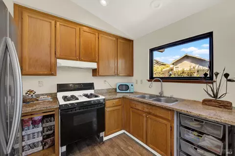 Kitchen - 1114 Ruby Dr, Vacaville, CA 95687 photo 5 of 7