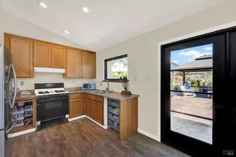 Kitchen - 1114 Ruby Dr, Vacaville, CA 95687 photo 3 of 7