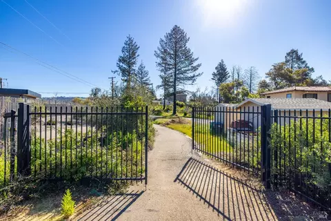 4329 Parker Hill Rd, Santa Rosa, CA 95404