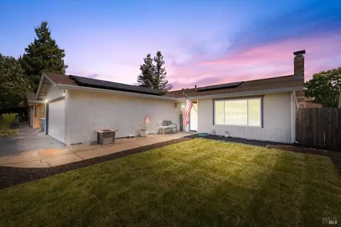 387 Colonial Cir, Vacaville, CA 95687