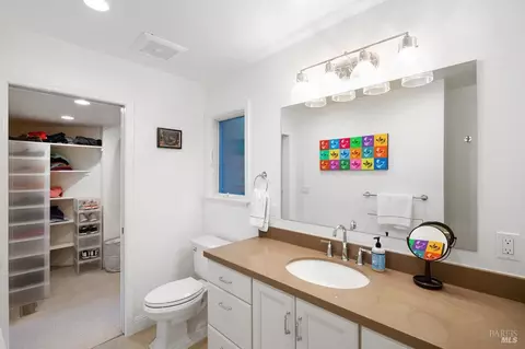 Bath - 21 Crescent Ave, Sausalito, CA 94965 photo 2 of 4