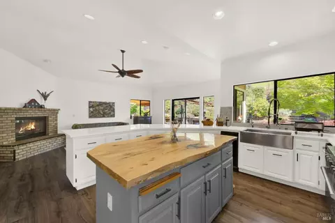Kitchen - 2156 Fieldcrest Ave, Fairfield, CA 94534 photo 7 of 11