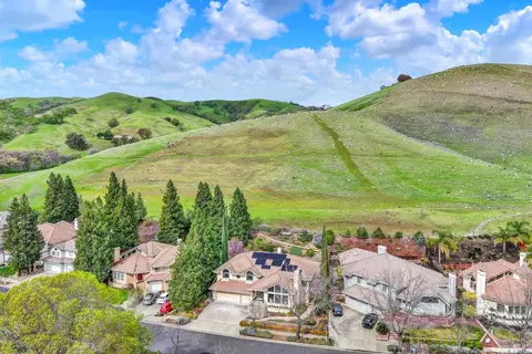 View/Area - 2156 Fieldcrest Ave, Fairfield, CA 94534 photo 4 of 5