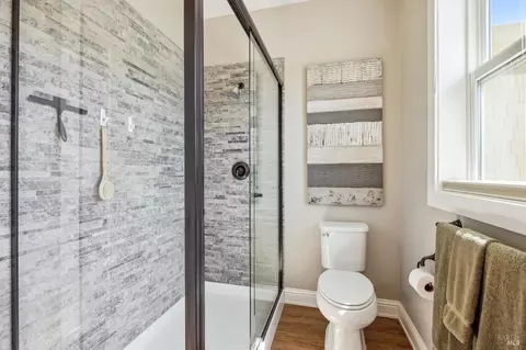 Bath - 101 Grayson Way, Healdsburg, CA 95448 photo 2 of 5
