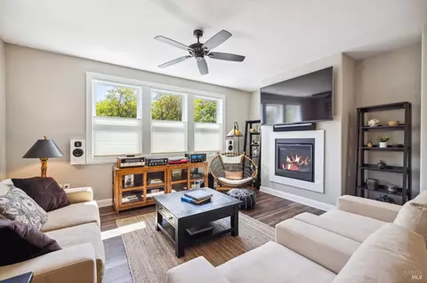 Living - 101 Grayson Way, Healdsburg, CA 95448 photo 2 of 4