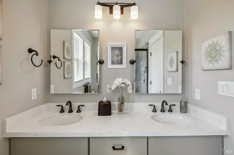 Bath - 101 Grayson Way, Healdsburg, CA 95448 photo 3 of 5