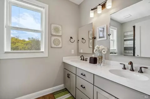Bath - 101 Grayson Way, Healdsburg, CA 95448 photo 1 of 5