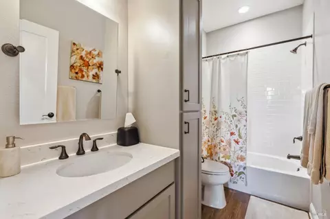 Bath - 101 Grayson Way, Healdsburg, CA 95448 photo 4 of 5