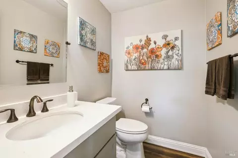 Bath - 101 Grayson Way, Healdsburg, CA 95448 photo 5 of 5