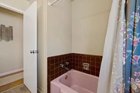 Bath - 3217 Vichy Ave, Napa, CA 94558 photo 2 of 4