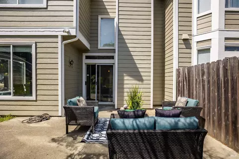 Exterior - 94 Del Sur St, Vallejo, CA 94591 photo 6 of 9