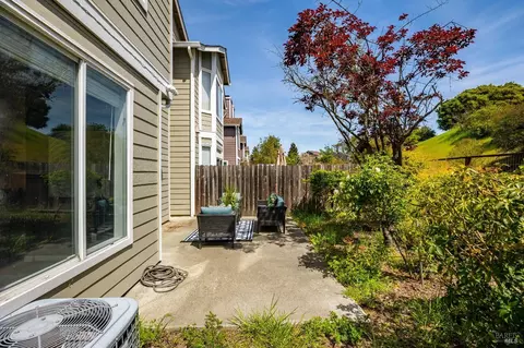 Exterior - 94 Del Sur St, Vallejo, CA 94591 photo 5 of 9