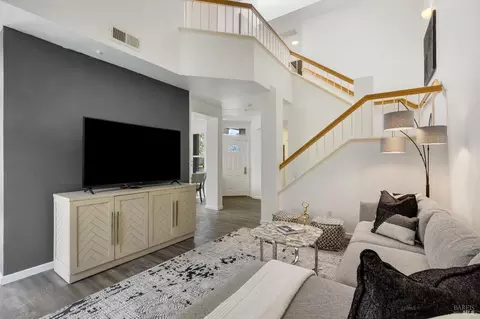 Living - 94 Del Sur St, Vallejo, CA 94591 photo 3 of 5