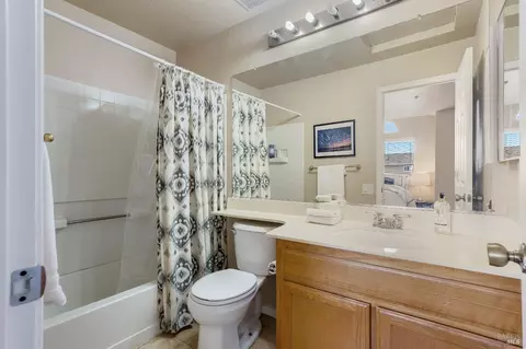 Bath - 94 Del Sur St, Vallejo, CA 94591 photo 5 of 5