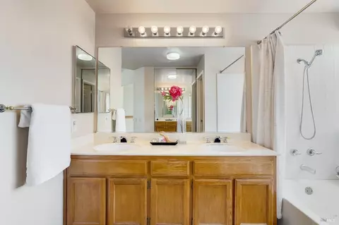 Bath - 94 Del Sur St, Vallejo, CA 94591 photo 4 of 5