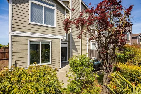 Exterior - 94 Del Sur St, Vallejo, CA 94591 photo 4 of 9