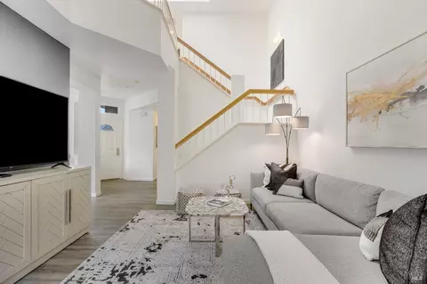 Living - 94 Del Sur St, Vallejo, CA 94591 photo 2 of 5