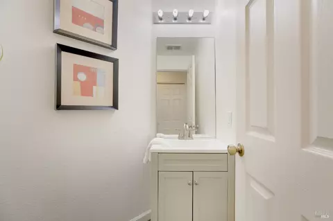 Bath - 94 Del Sur St, Vallejo, CA 94591 photo 2 of 5
