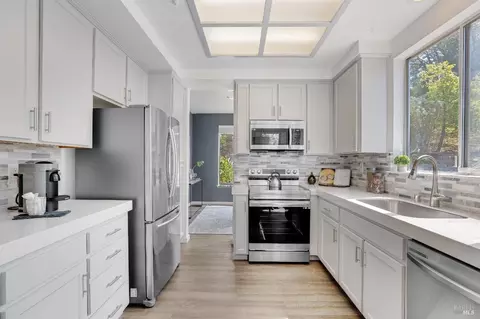 Kitchen - 94 Del Sur St, Vallejo, CA 94591 photo 2 of 4
