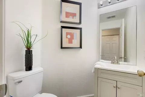 Bath - 94 Del Sur St, Vallejo, CA 94591 photo 1 of 5