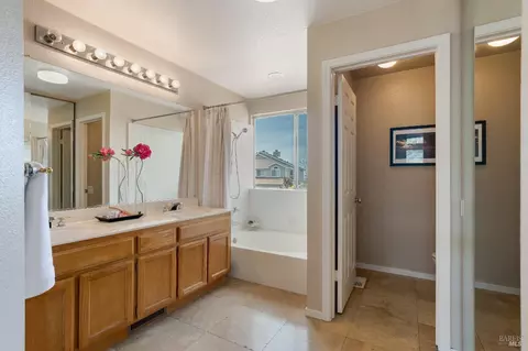 Bath - 94 Del Sur St, Vallejo, CA 94591 photo 3 of 5