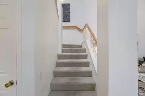 Entry Way - 94 Del Sur St, Vallejo, CA 94591 photo 2 of 4