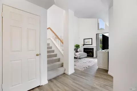 Entry Way - 94 Del Sur St, Vallejo, CA 94591 photo 1 of 4