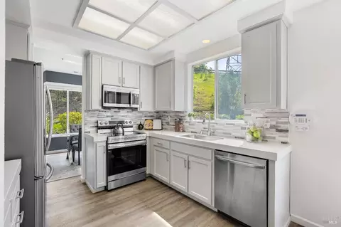 Kitchen - 94 Del Sur St, Vallejo, CA 94591 photo 3 of 4