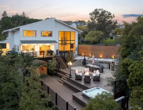 19 Santa Clara Ct, San Rafael, CA 94903