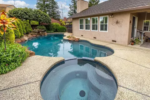 Exterior - 920 Monique Way, Dixon, CA 95620 photo 8 of 34