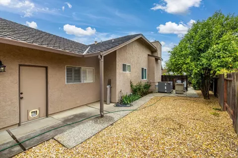 Exterior - 920 Monique Way, Dixon, CA 95620 photo 19 of 34