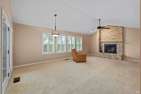Living - 920 Monique Way, Dixon, CA 95620 photo 4 of 5
