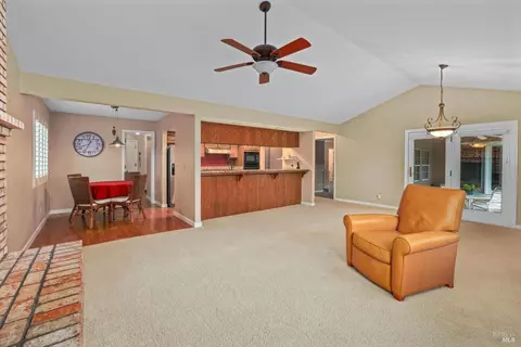 Living - 920 Monique Way, Dixon, CA 95620 photo 3 of 5