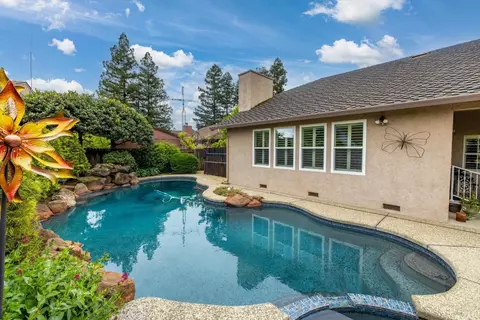 Exterior - 920 Monique Way, Dixon, CA 95620 photo 15 of 34