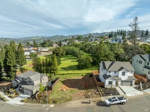 1911 Lyon Ct, Santa Rosa, CA 95403